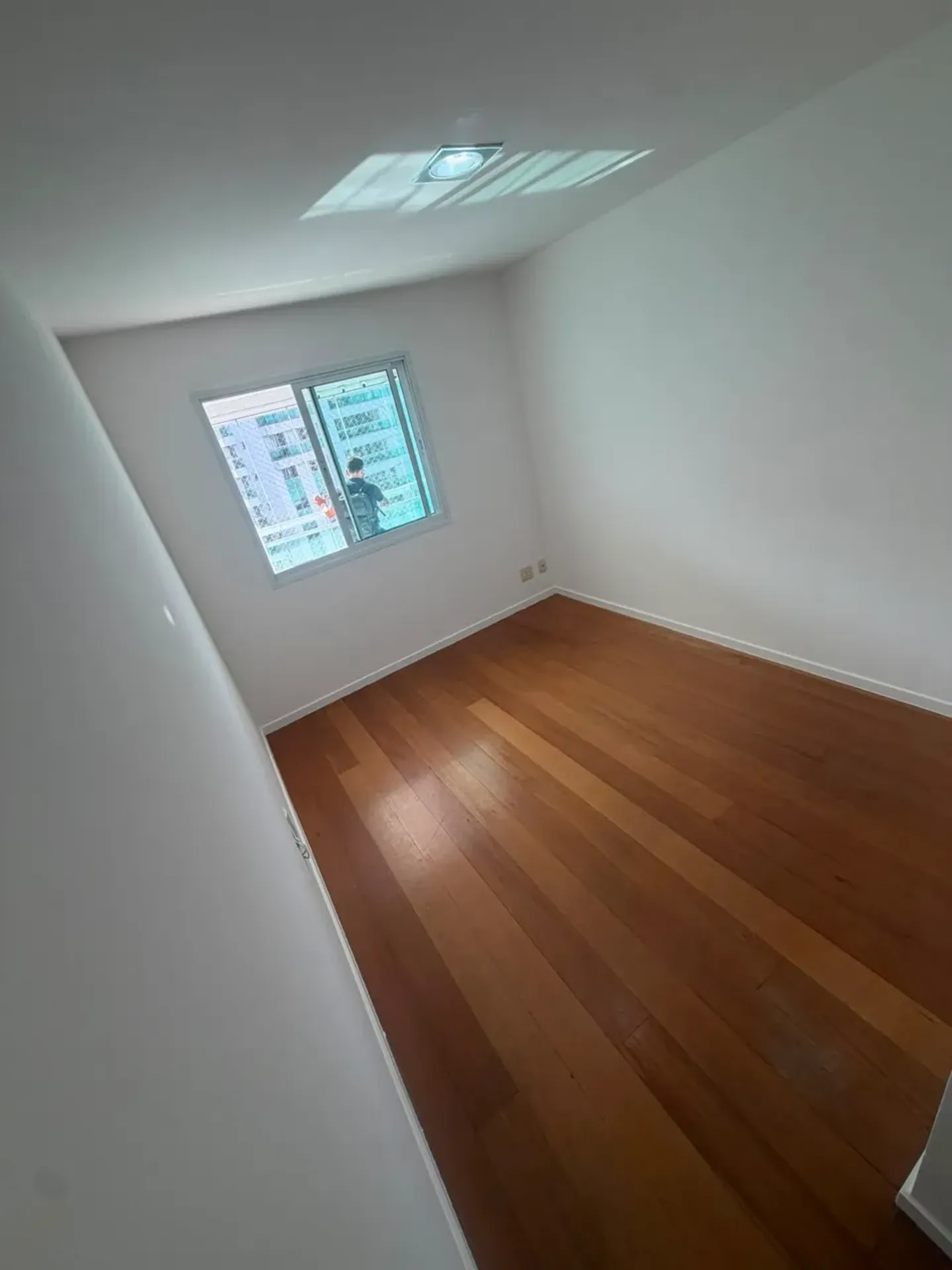112 m² apartment on the 12th floor with an enclosed balcony — photo 3