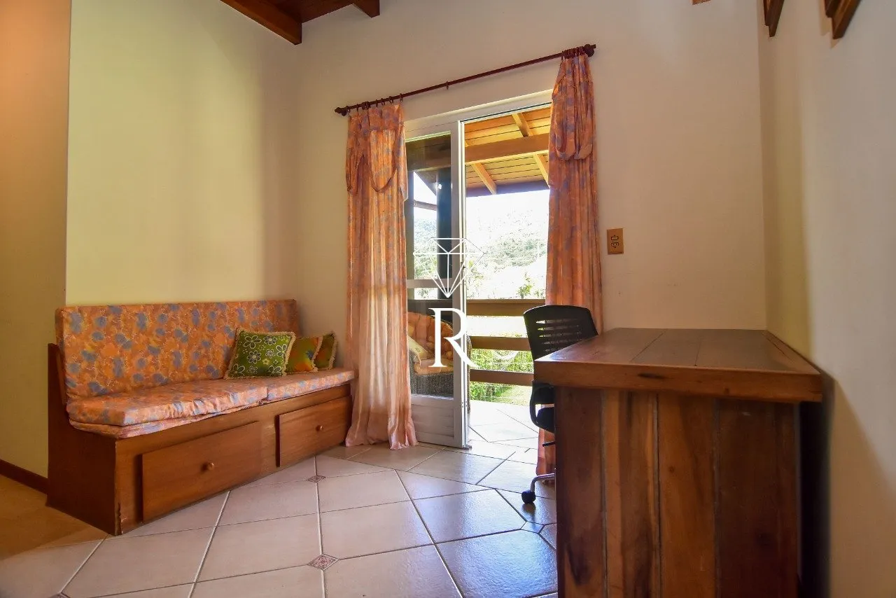 Casa tipo sítio con 4 dormitorios y 6 plazas de aparcamiento — photo 37