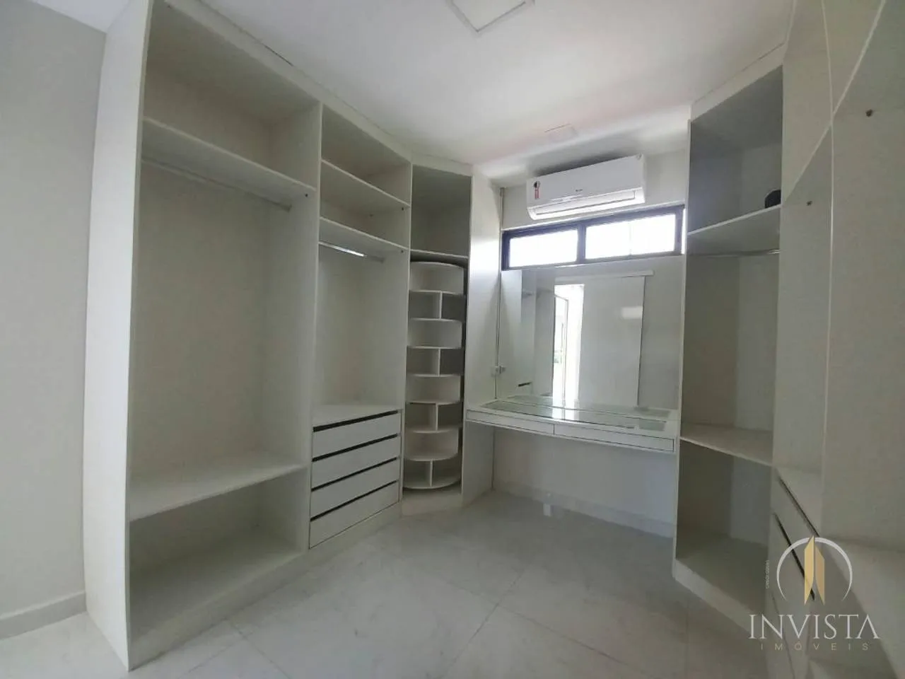 Furnished house, 481 m², with floor-to-ceiling windows — photo 7