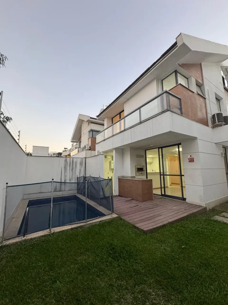 House with 4 bedrooms and 5 bathrooms, balcony grill — photo 4