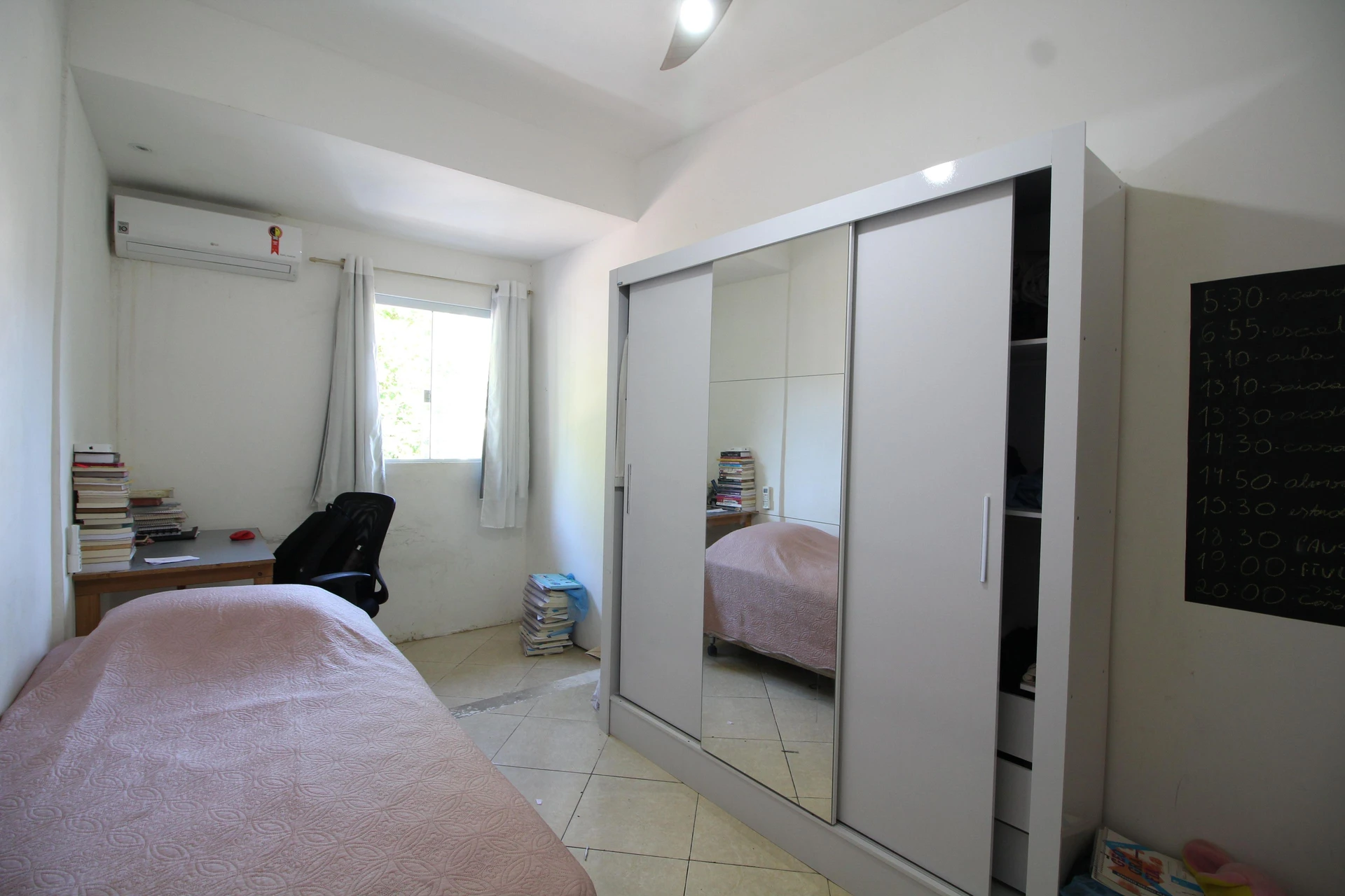 Furnished house with 3 bedrooms, private yard and 1 parking spot — photo 22
