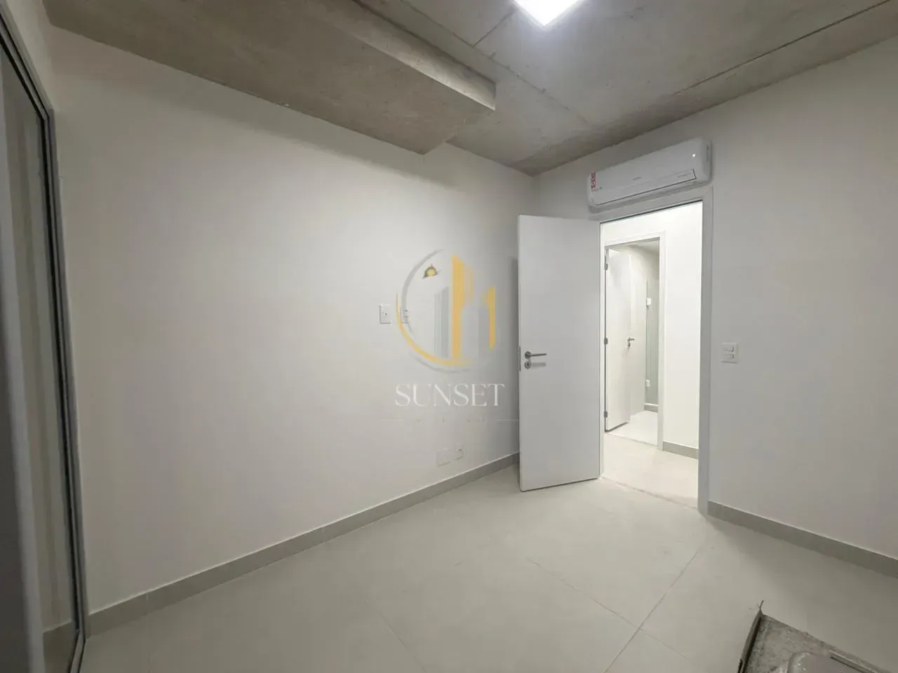 Apartment with 2 bedrooms and 2 bathrooms, open-plan kitchen — photo 12