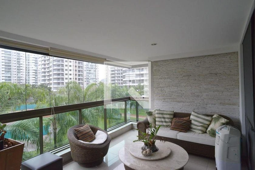 Glass-enclosed balcony in a 4-bedroom apartment, 233 m² — photo 19