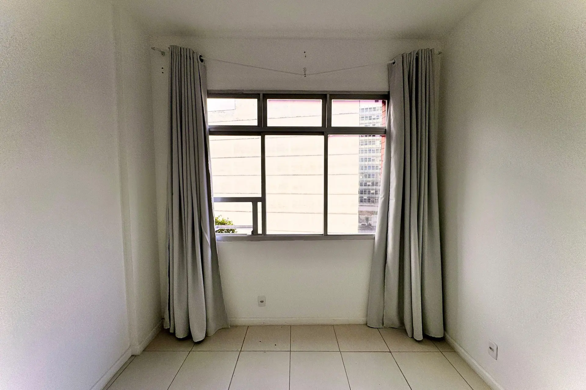One-bedroom apartment with a mountain view in Rio de Janeiro — photo 6