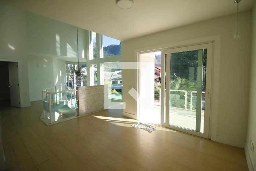 House with 4 en-suite bedrooms and 597 m², 4 parking — photo 23
