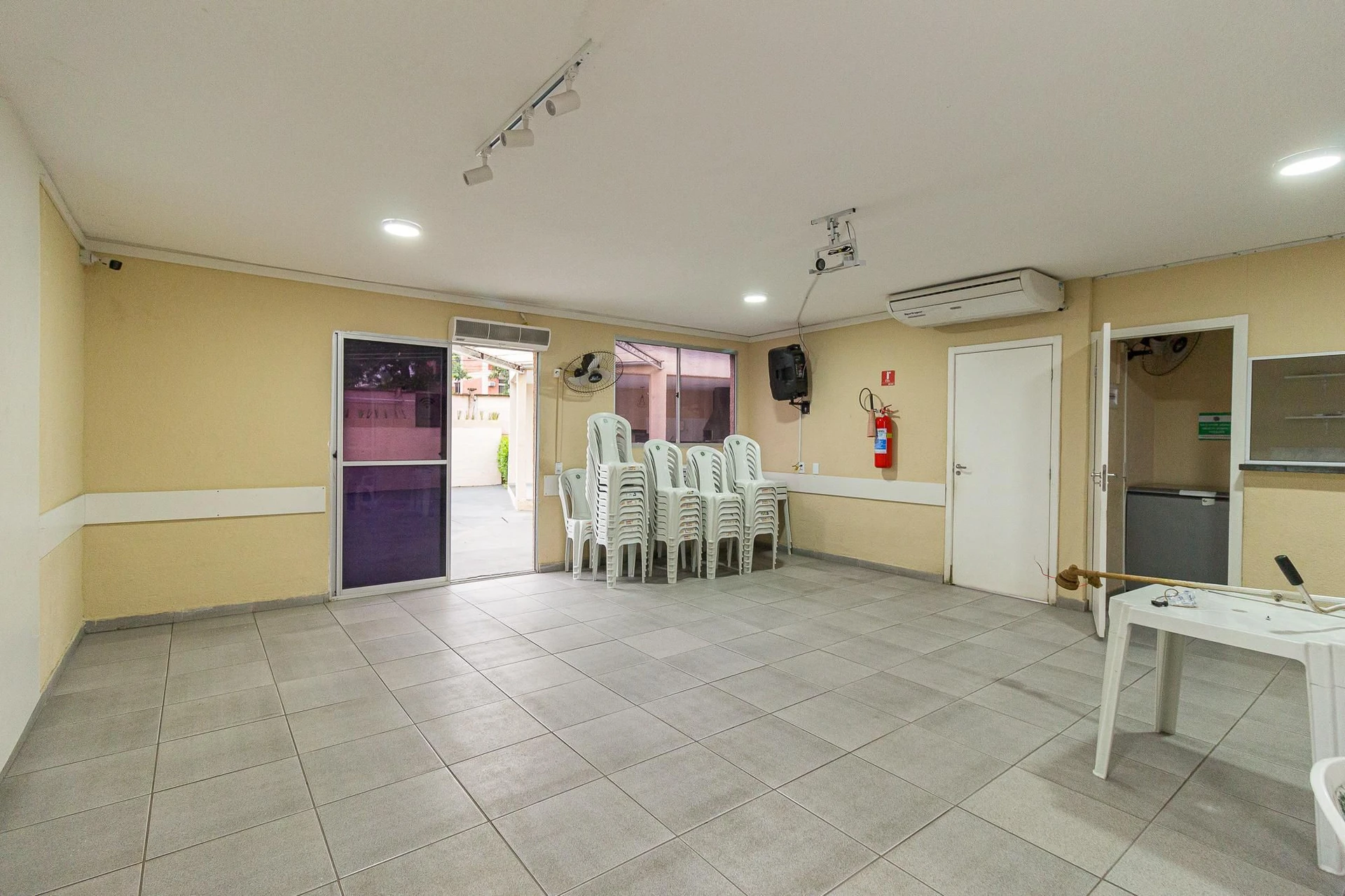 Unfurnished 2-bedroom apartment with 1 parking space — photo 18