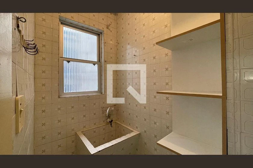 Wood or laminate floors in a 3-bedroom apartment, 70 m² — photo 7
