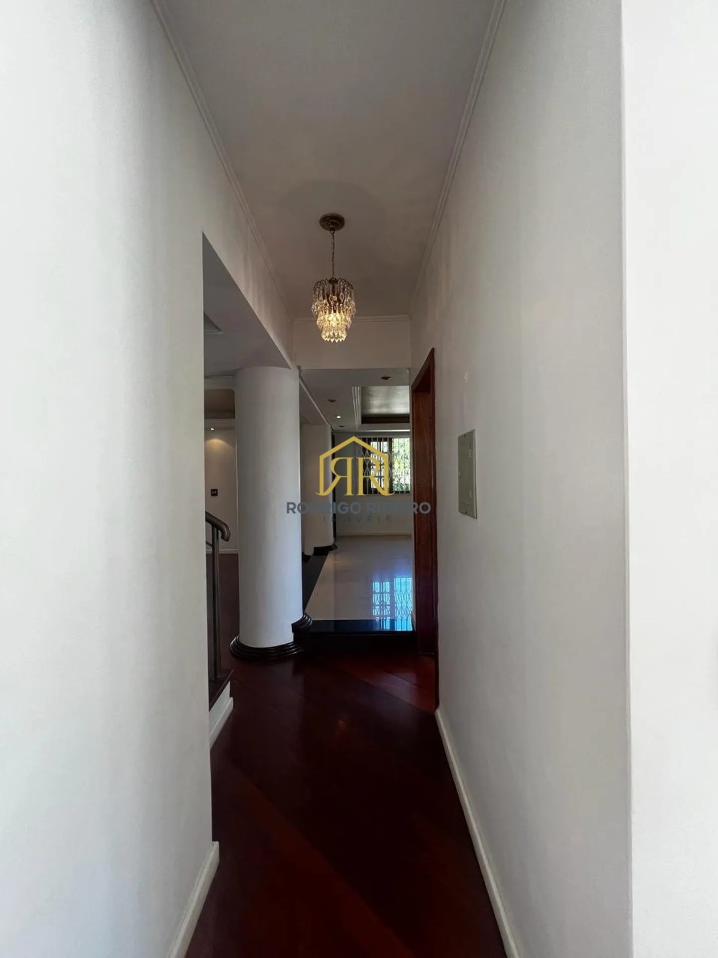 House with 7 bedrooms and 405 m² in a gated community — photo 21