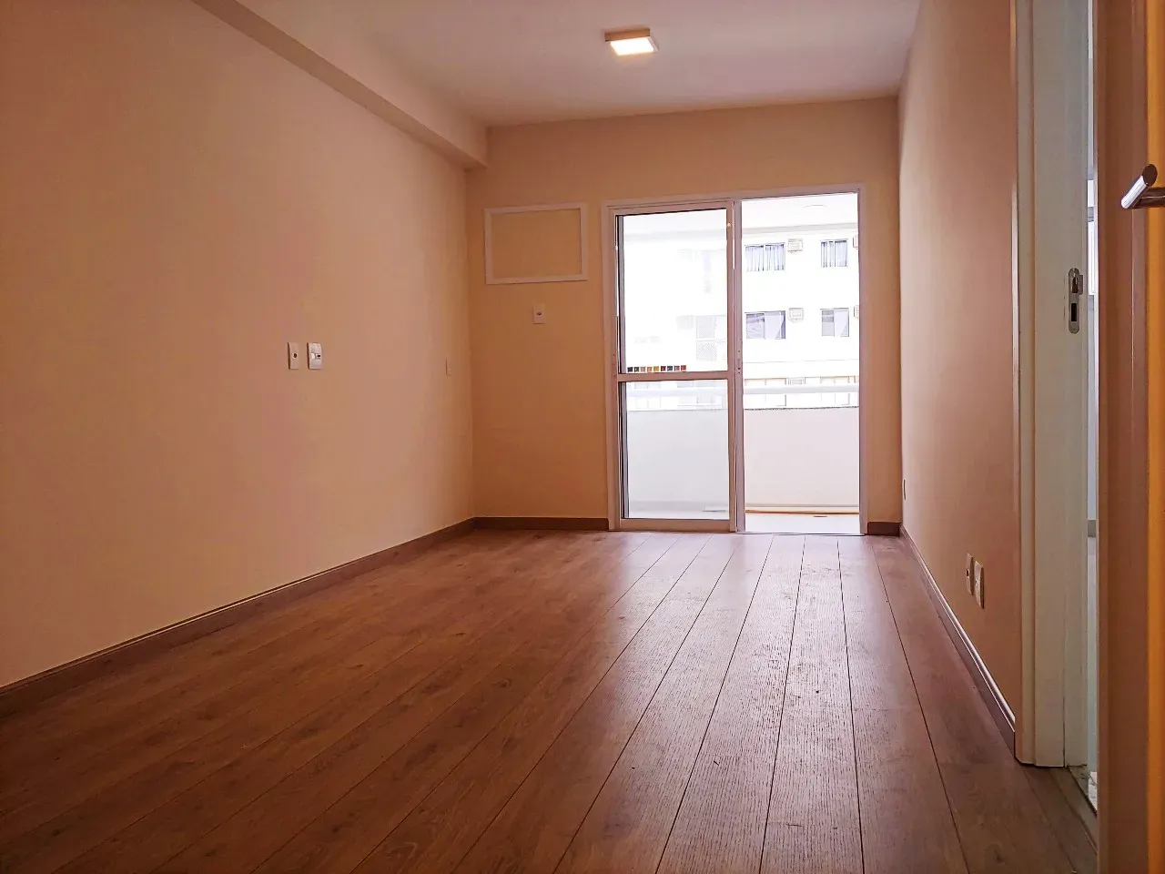 Apartment with 3 bedrooms, balcony and 2 parking spots — photo 3