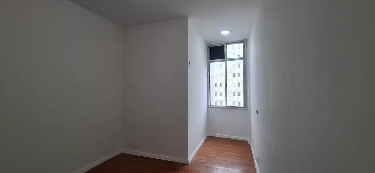 Wood or laminate floors in a 2-bedroom apartment, 68 m² — photo 7