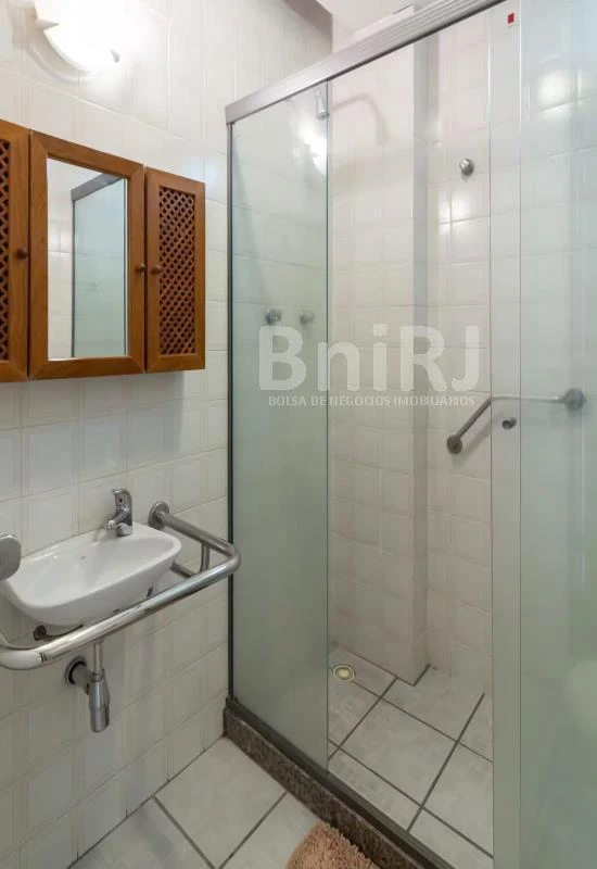 Furnished 161 m² apartment with 3 bedrooms and 2 suites — photo 17