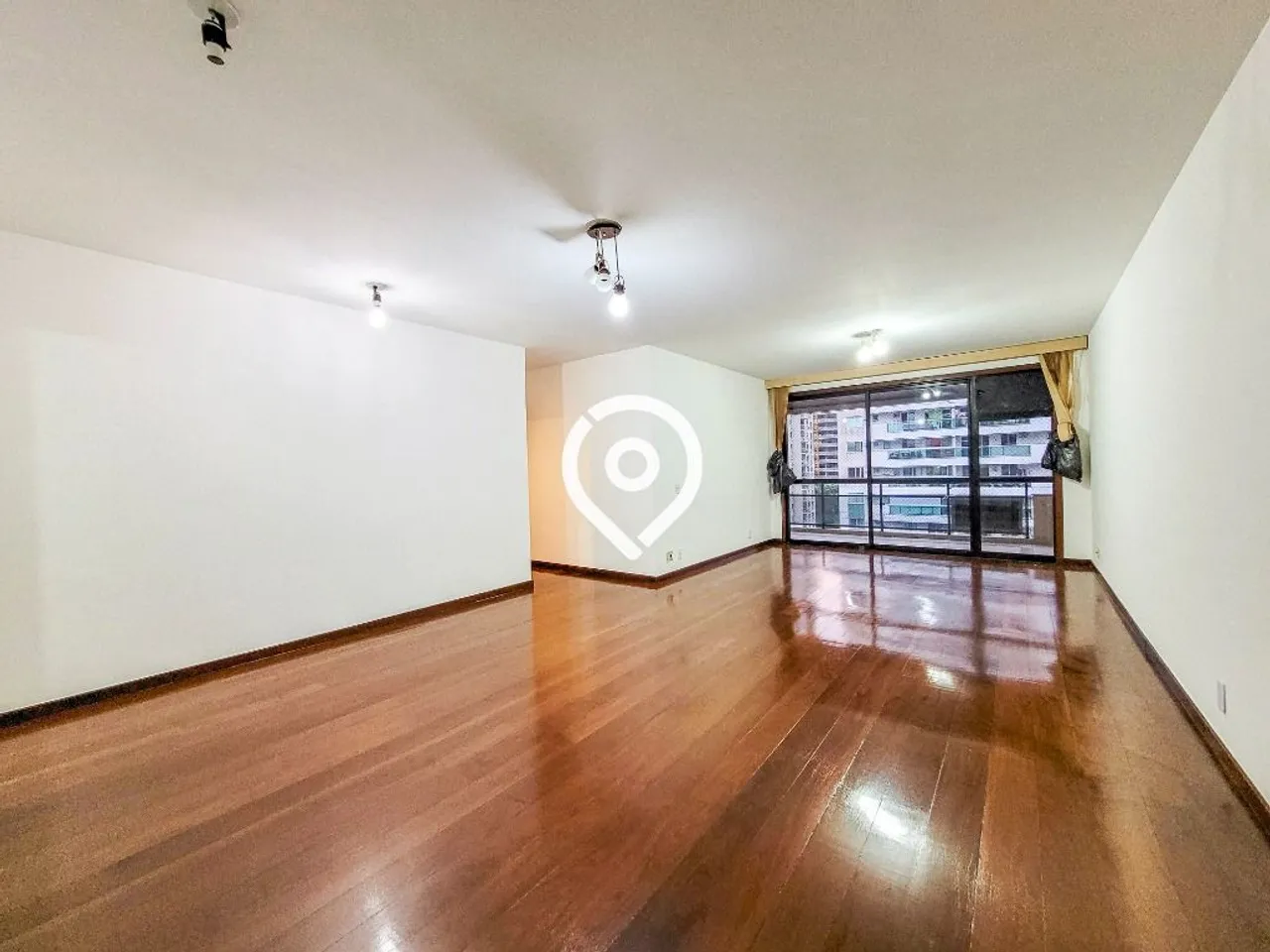 4-bedroom apartment with a balcony and 149 m² — photo 4