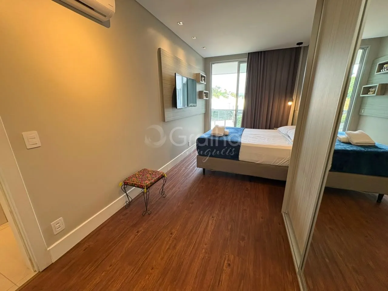 Furnished 2-bedroom apartment with 199 m² and 2 parking spaces — photo 33