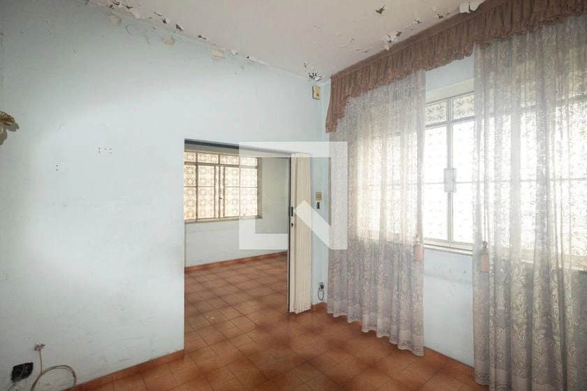 6-bedroom house with a glass-enclosed balcony — photo 27
