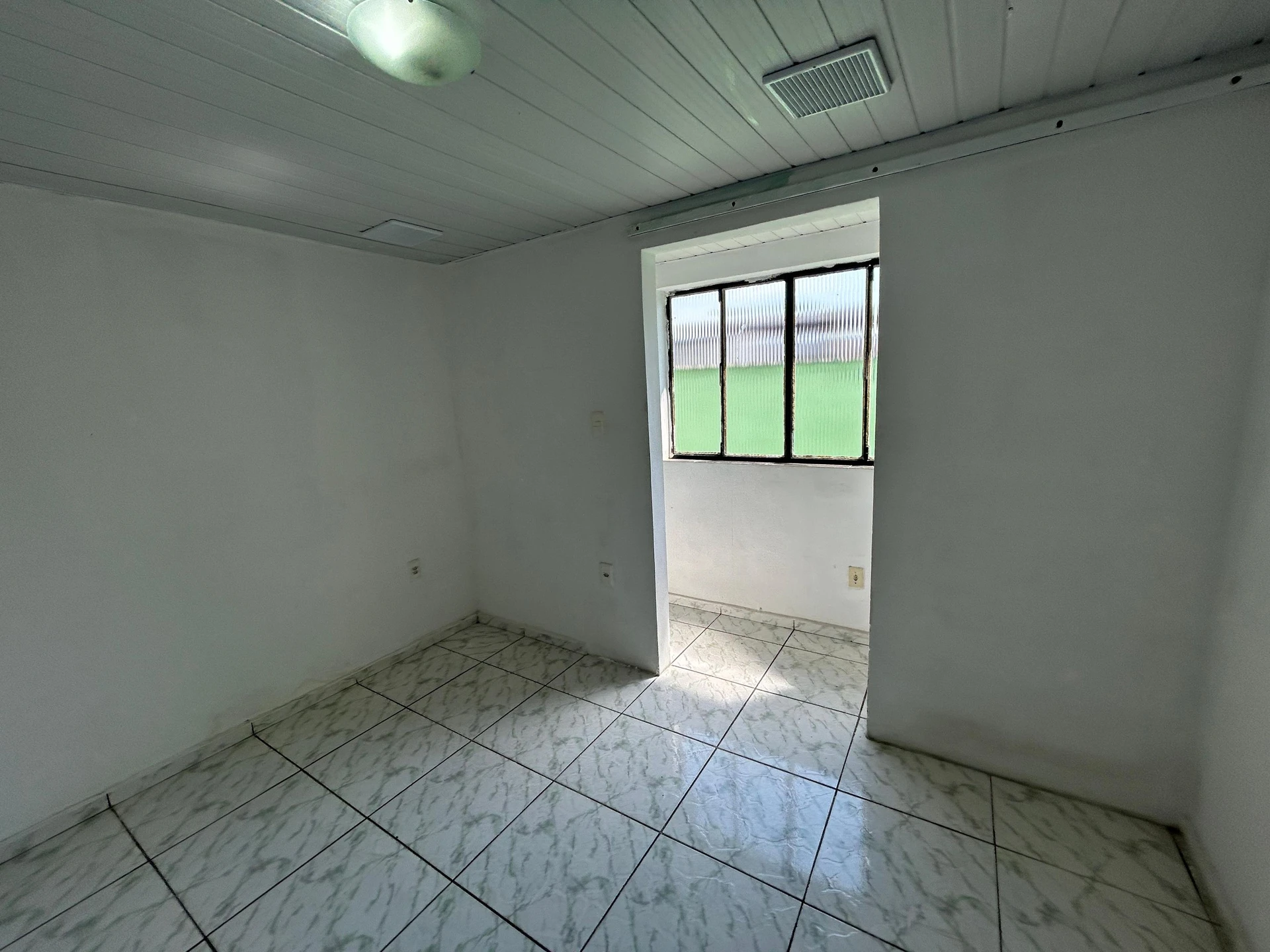 Rental house with a compact kitchenette and 1 bedroom — photo 18