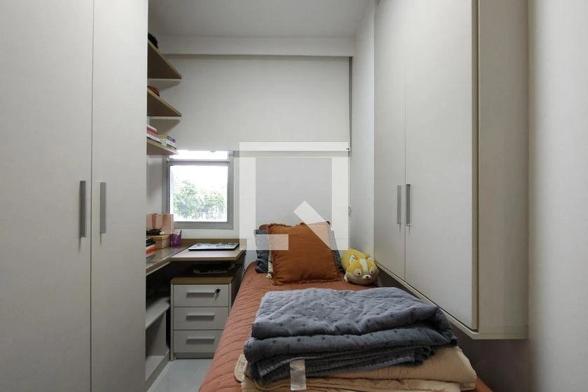 3-bedroom apartment with a walk-in closet — photo 34