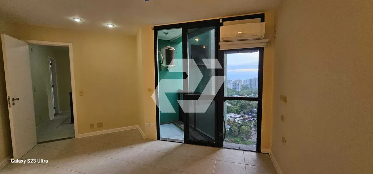 Apartment with 3 bedrooms, 5 bathrooms and balcony — photo 13