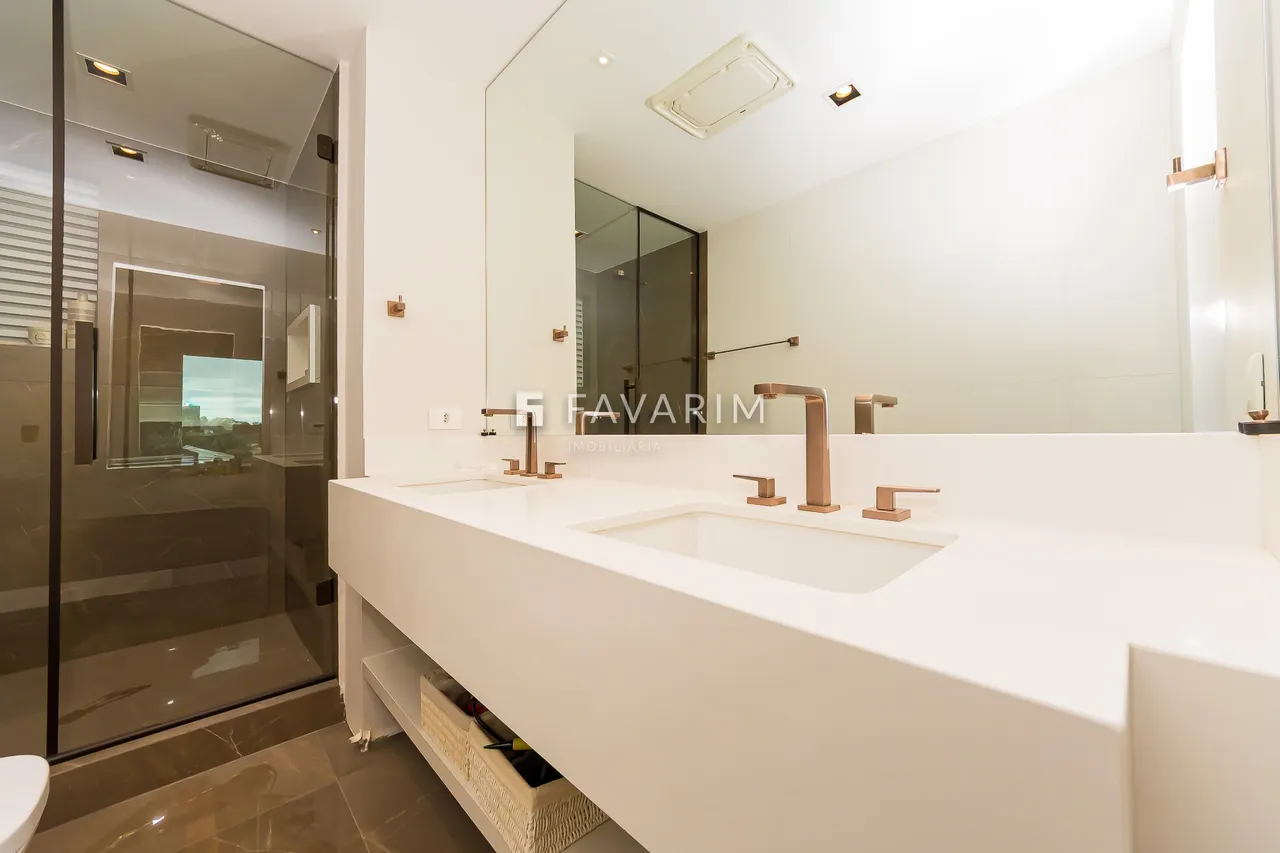 Furnished duplex apartment with an enclosed balcony — photo 3