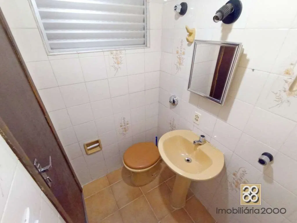 Wood or laminate floors in a 2-bedroom apartment, 67 m² — photo 7