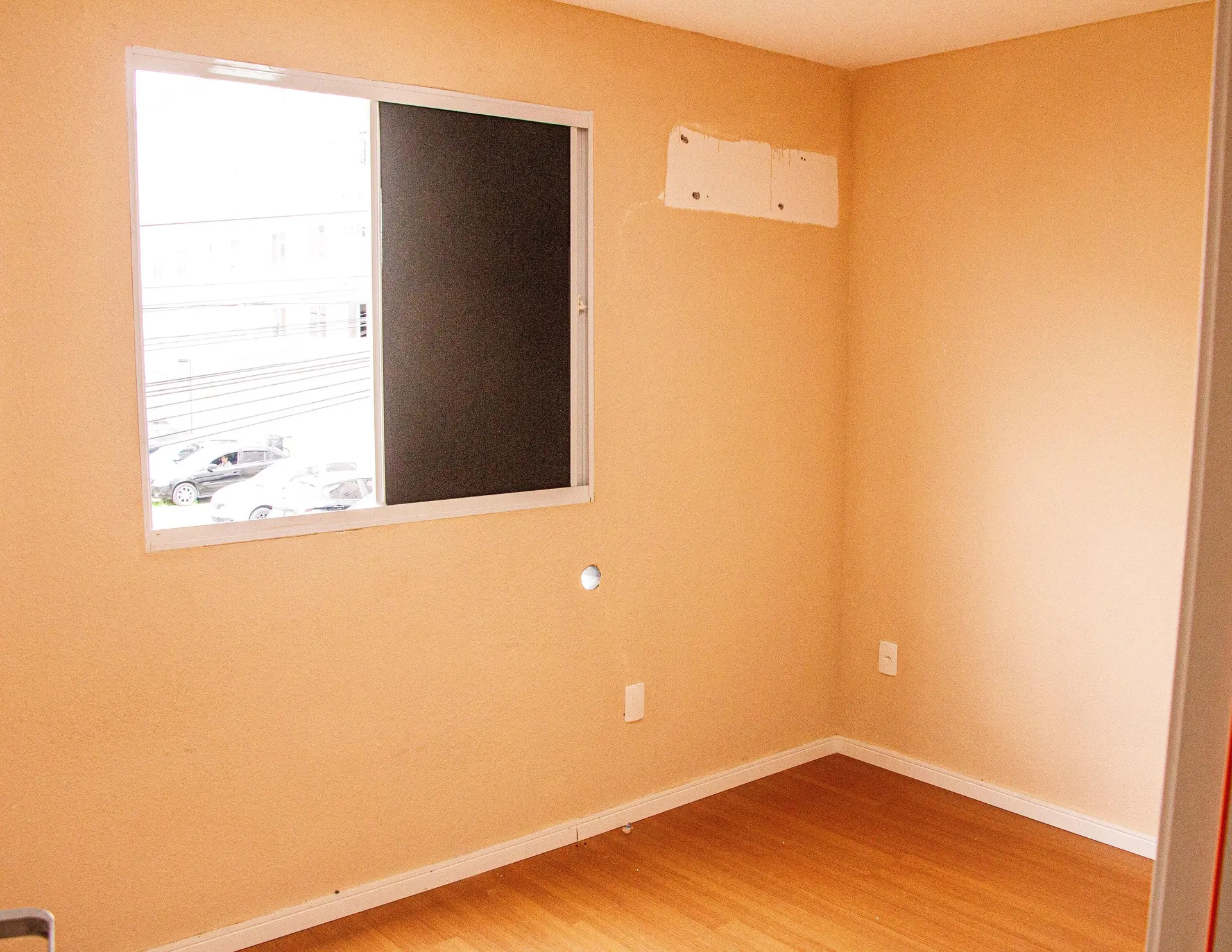 2-bedroom apartment with a glass shower enclosure — photo 3