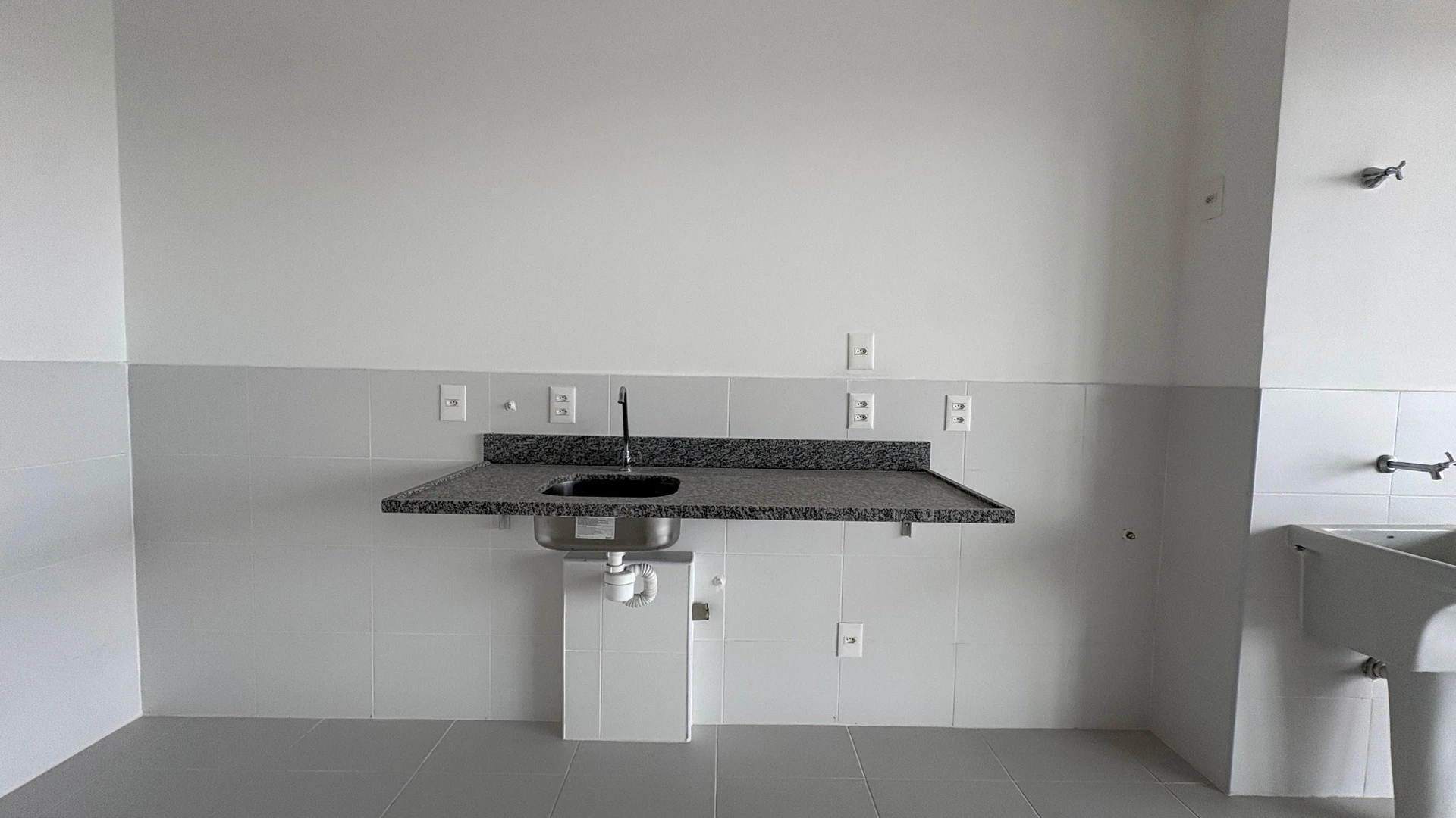 2-bedroom apartment with a mountain view in Rio de Janeiro — photo 29
