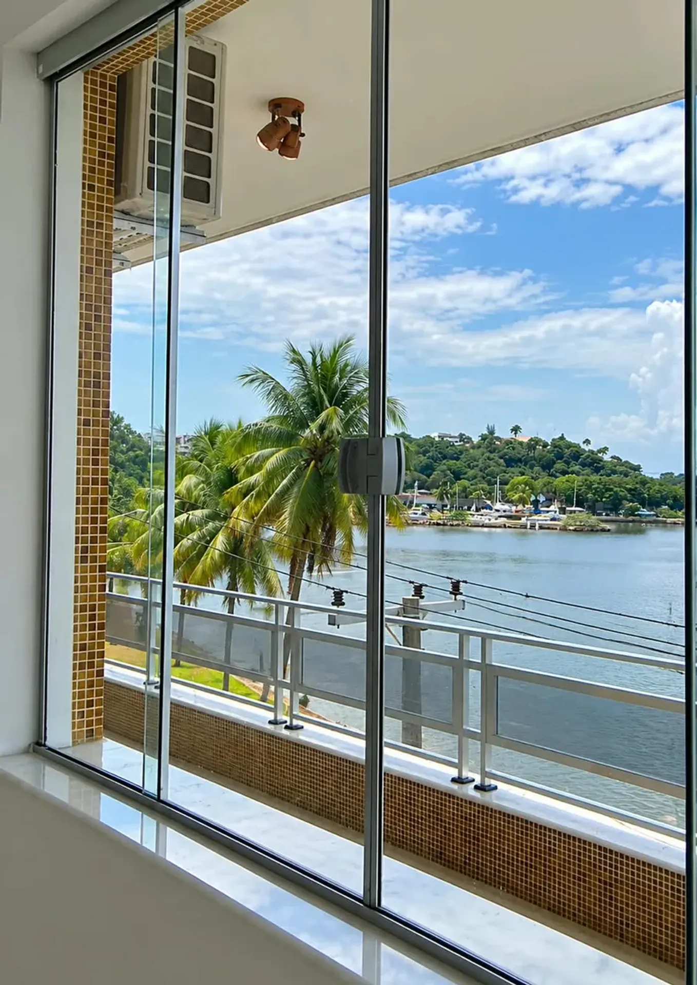 3-bedroom apartment with a water view — photo 4