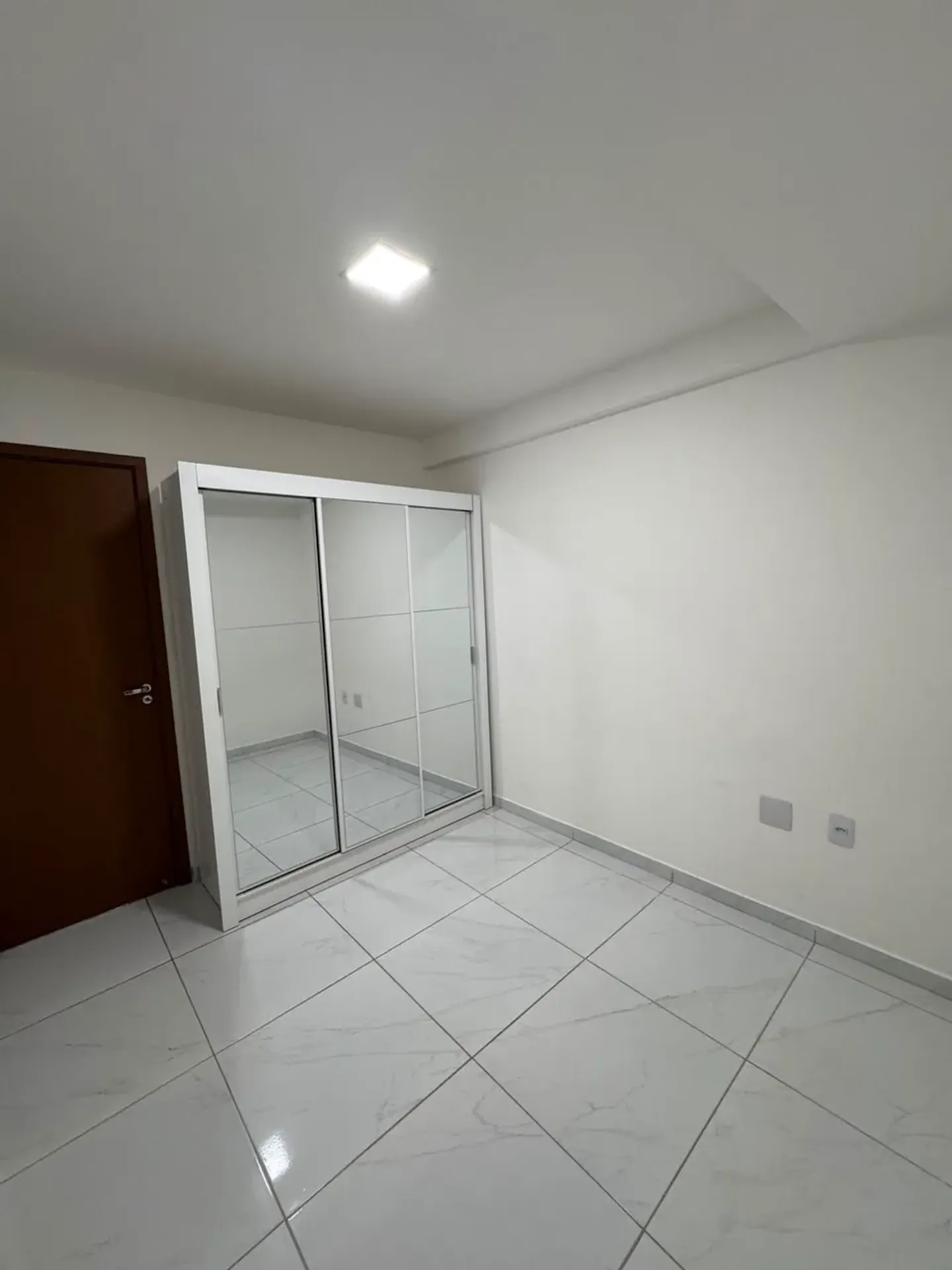 Квартира 83 м² с 3 спальнями и 1 местом в навесе — photo 17