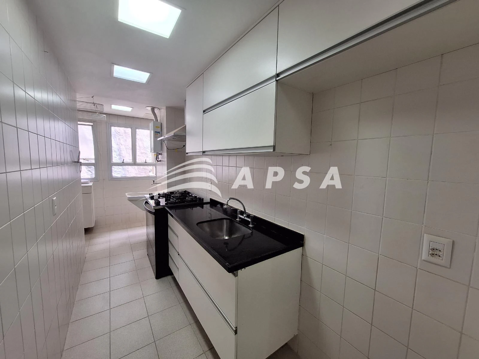 Balcony with a grill in a 2-bedroom apartment, 98 m² — photo 15