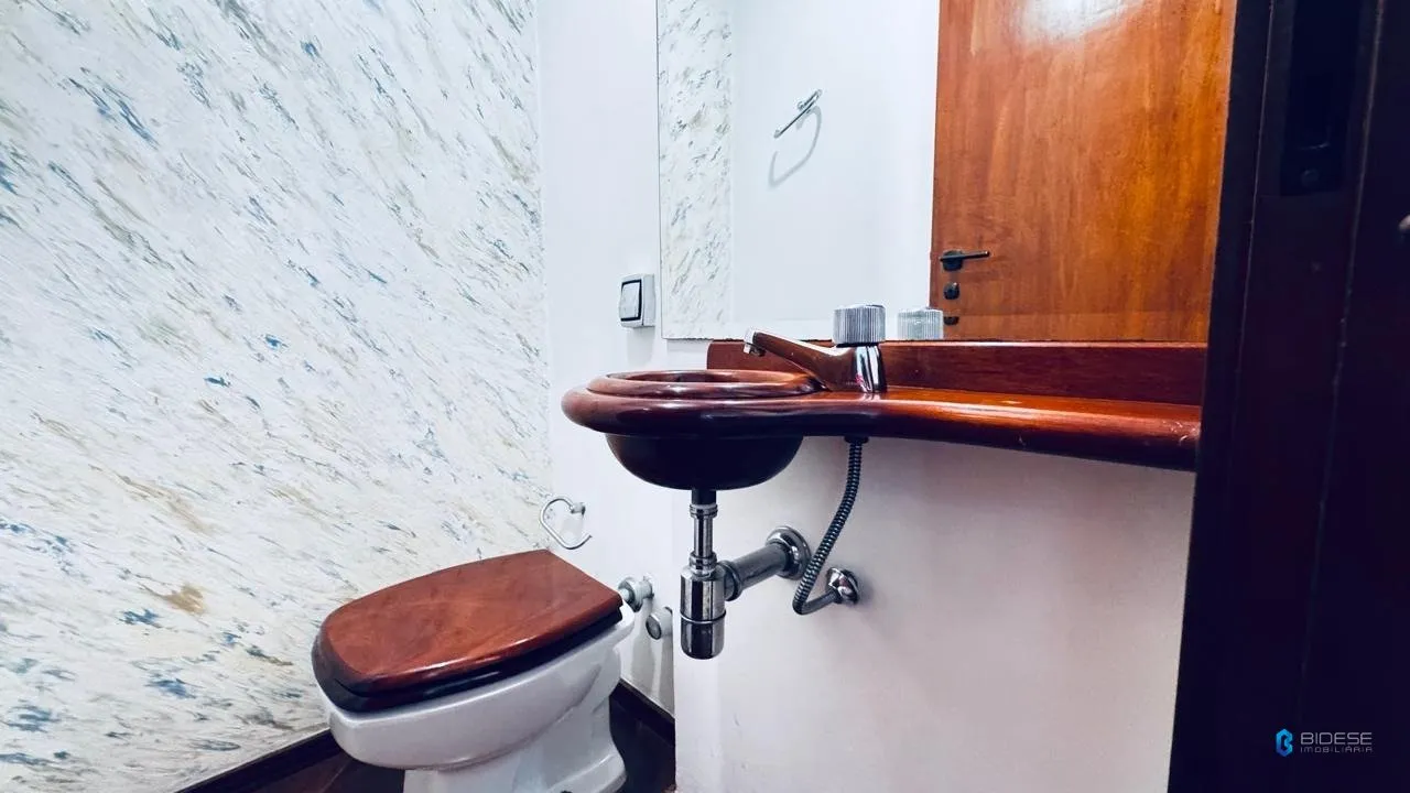 Bathtub in a one-bedroom apartment, 89 m² — photo 32