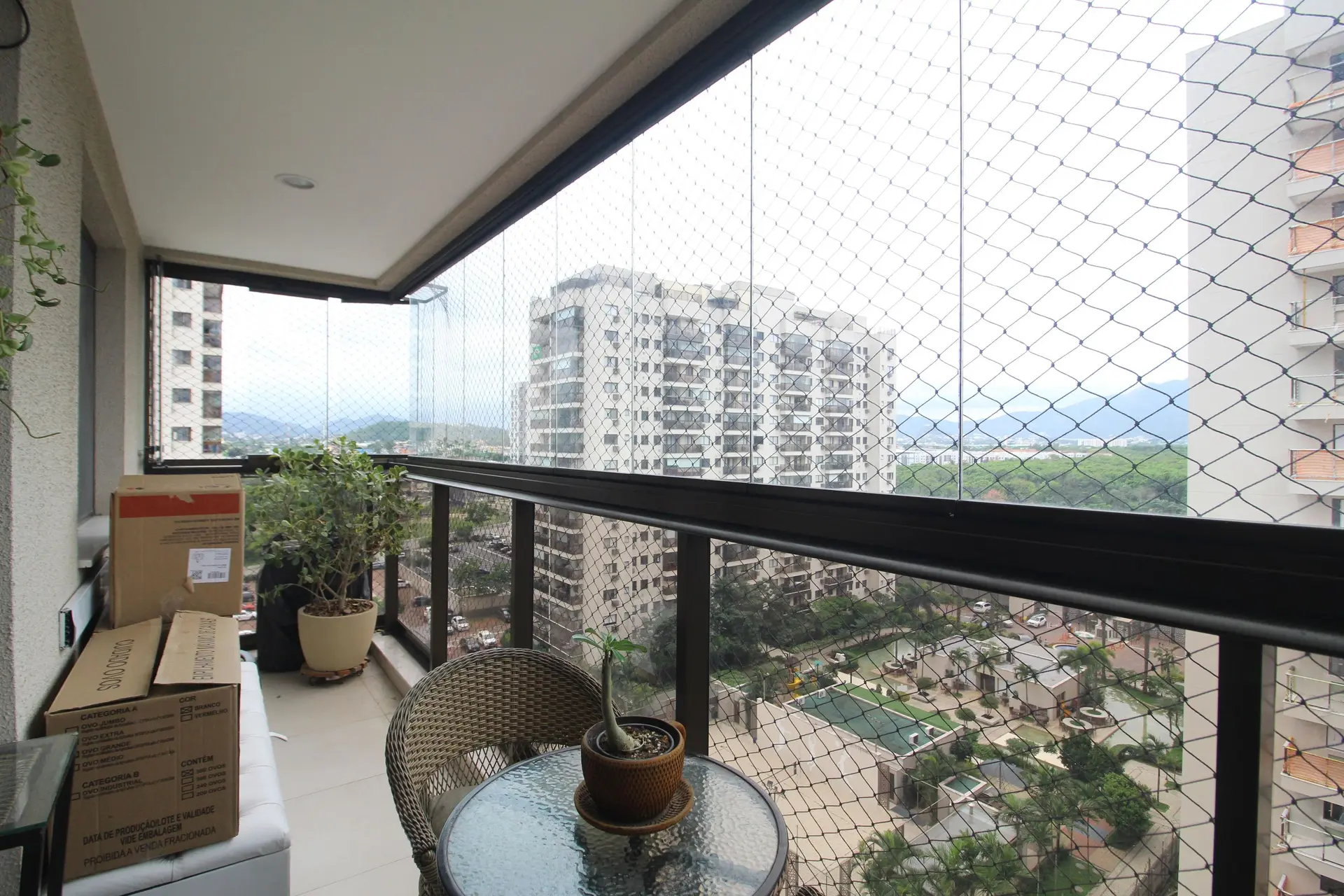 2-bedroom apartment with a glass-enclosed balcony — photo 12