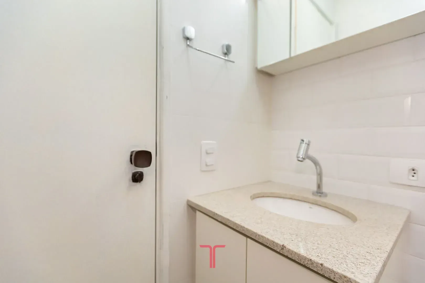 Furnished 33 m² apartment with 1 bedroom and 1 bathroom — photo 13
