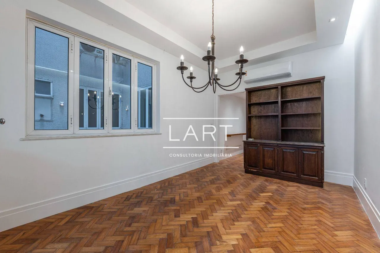 4-bedroom apartment with 5 bathrooms, 210 m² — photo 16