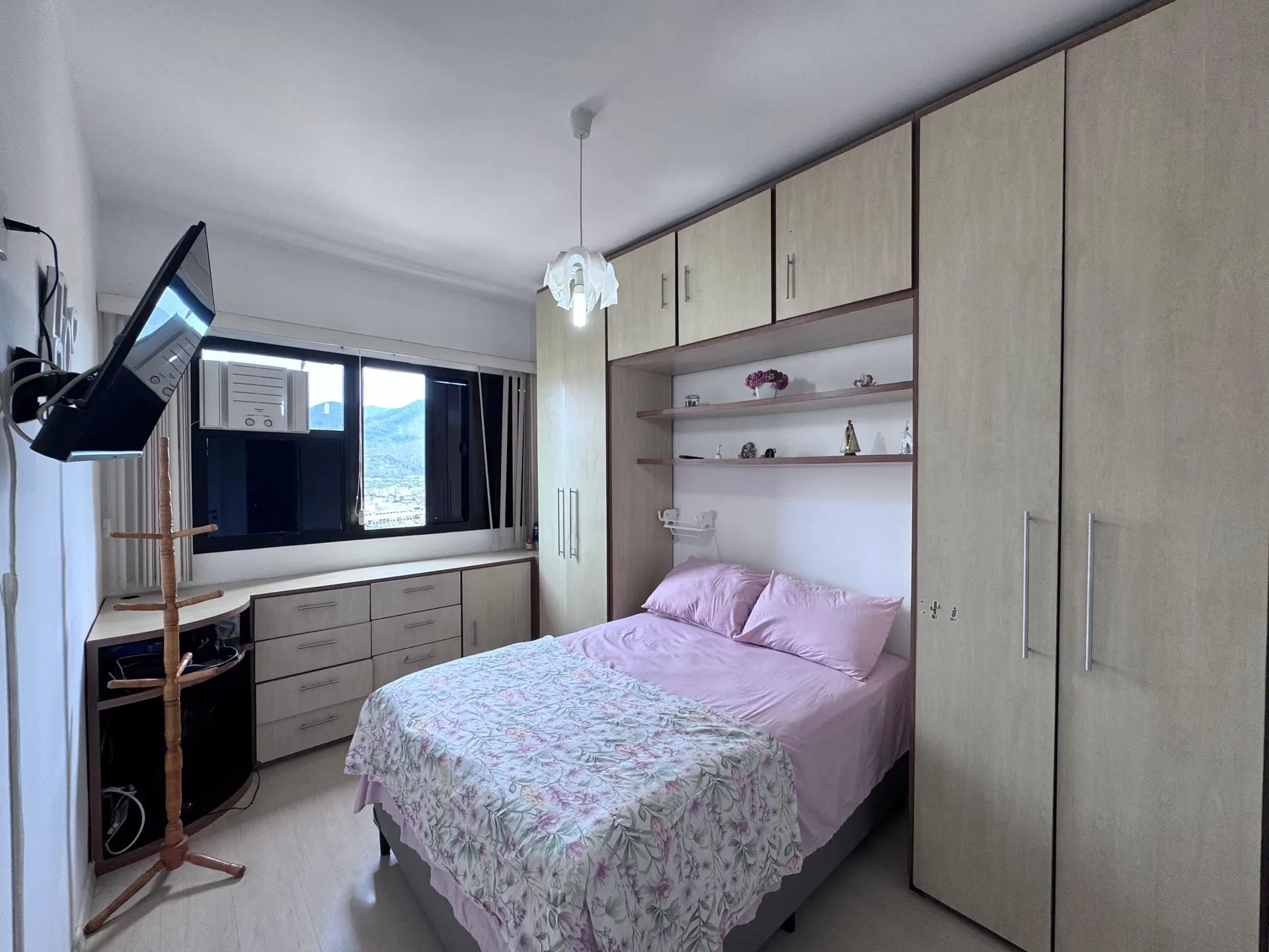 2-bedroom apartment with a mountain view in Rio de Janeiro — photo 11