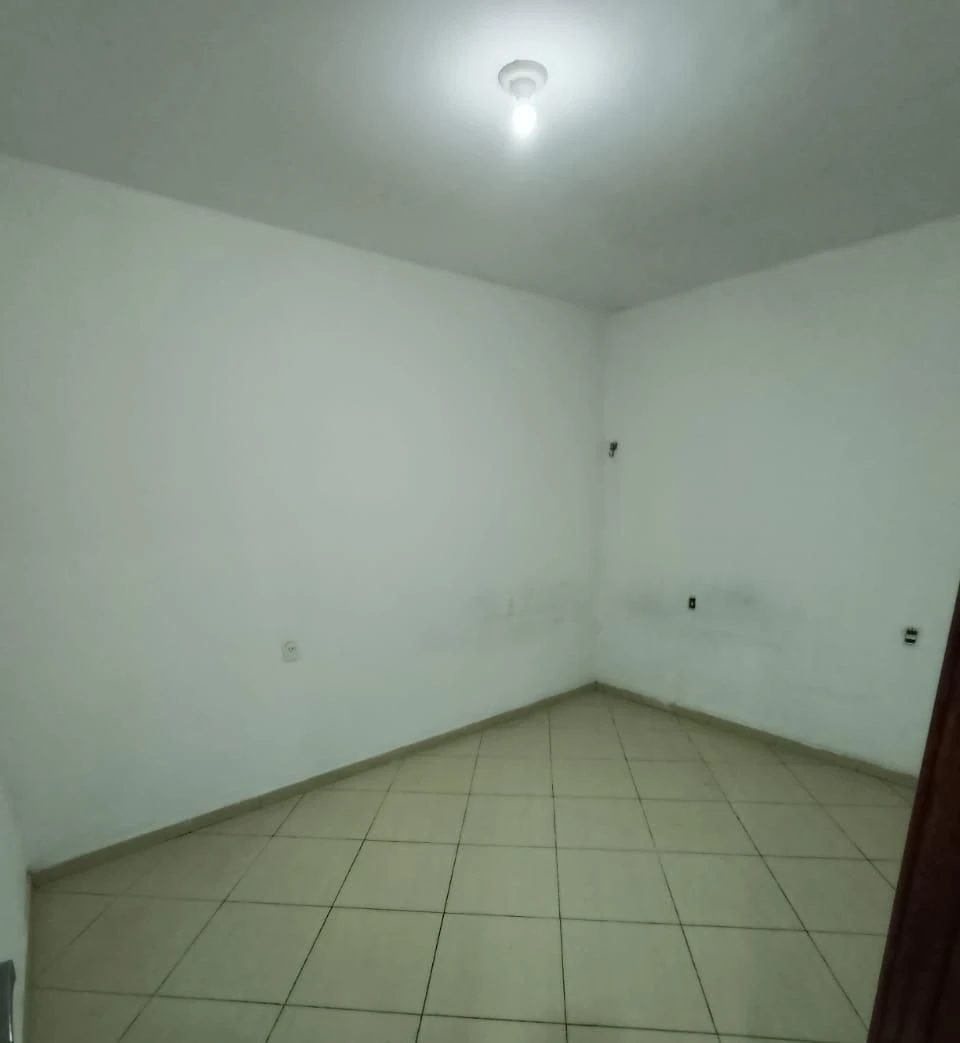Нежитлова будівля з 1 спальнею і 1 ванною, без паркування — photo 4