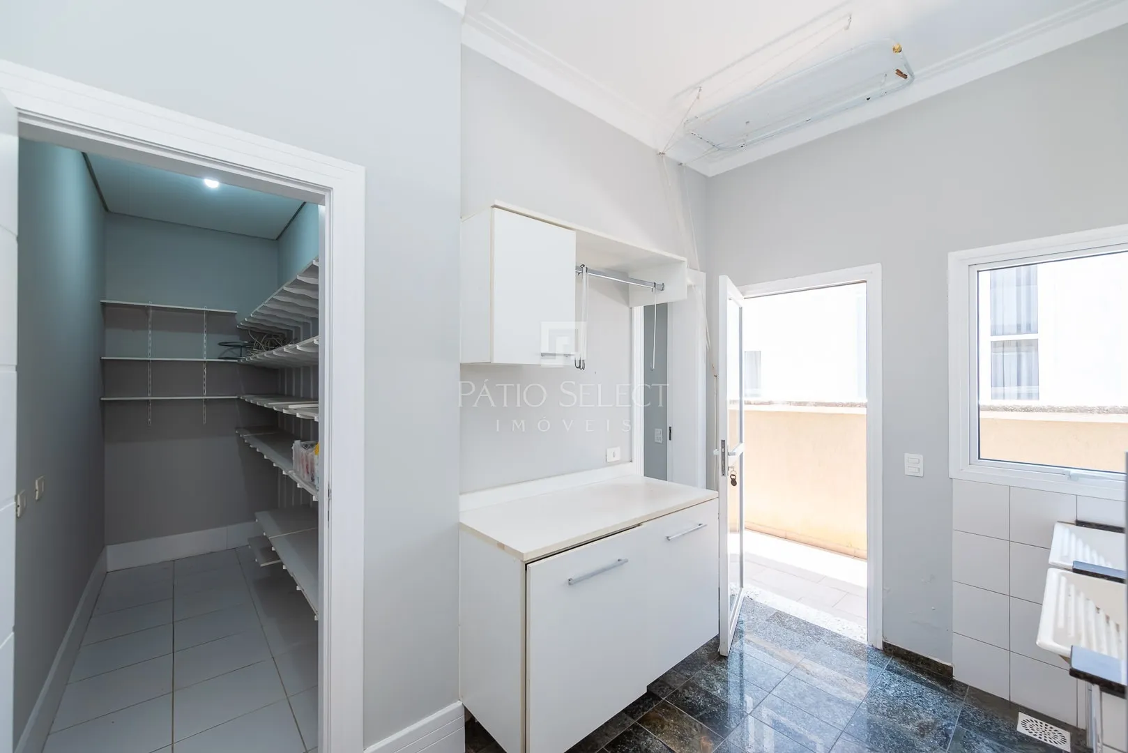 Furnished house, 305 m², with a bathtub — photo 93