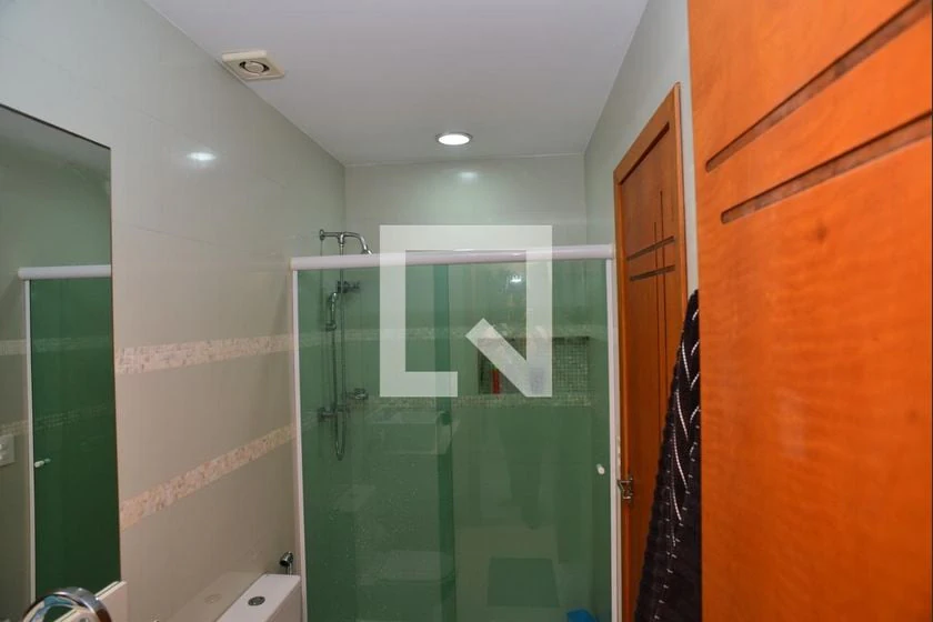 6-bedroom house with a bathtub — photo 47