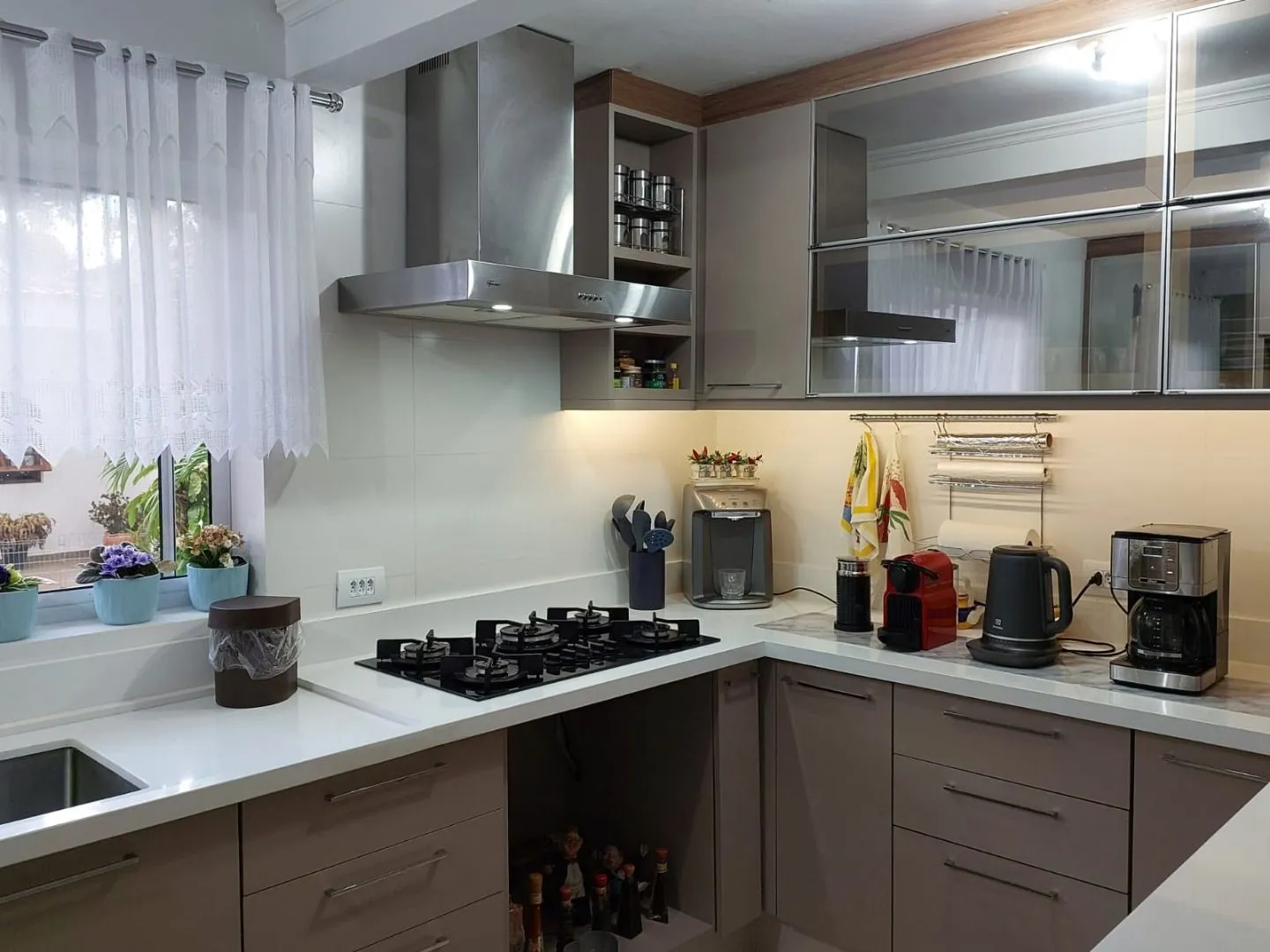 Home office in a 6-bedroom house, 570 m² — photo 13
