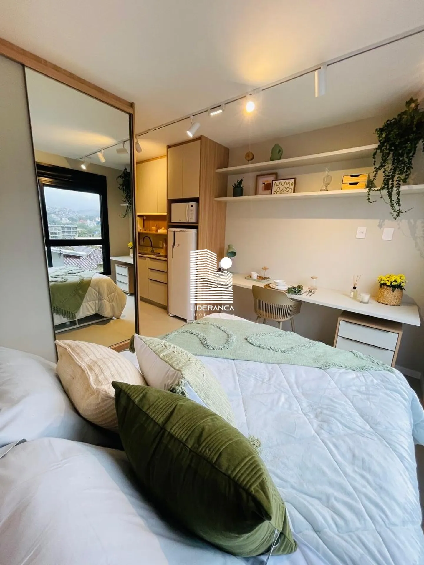 Floor-to-ceiling windows in a one-bedroom apartment, 17 m²