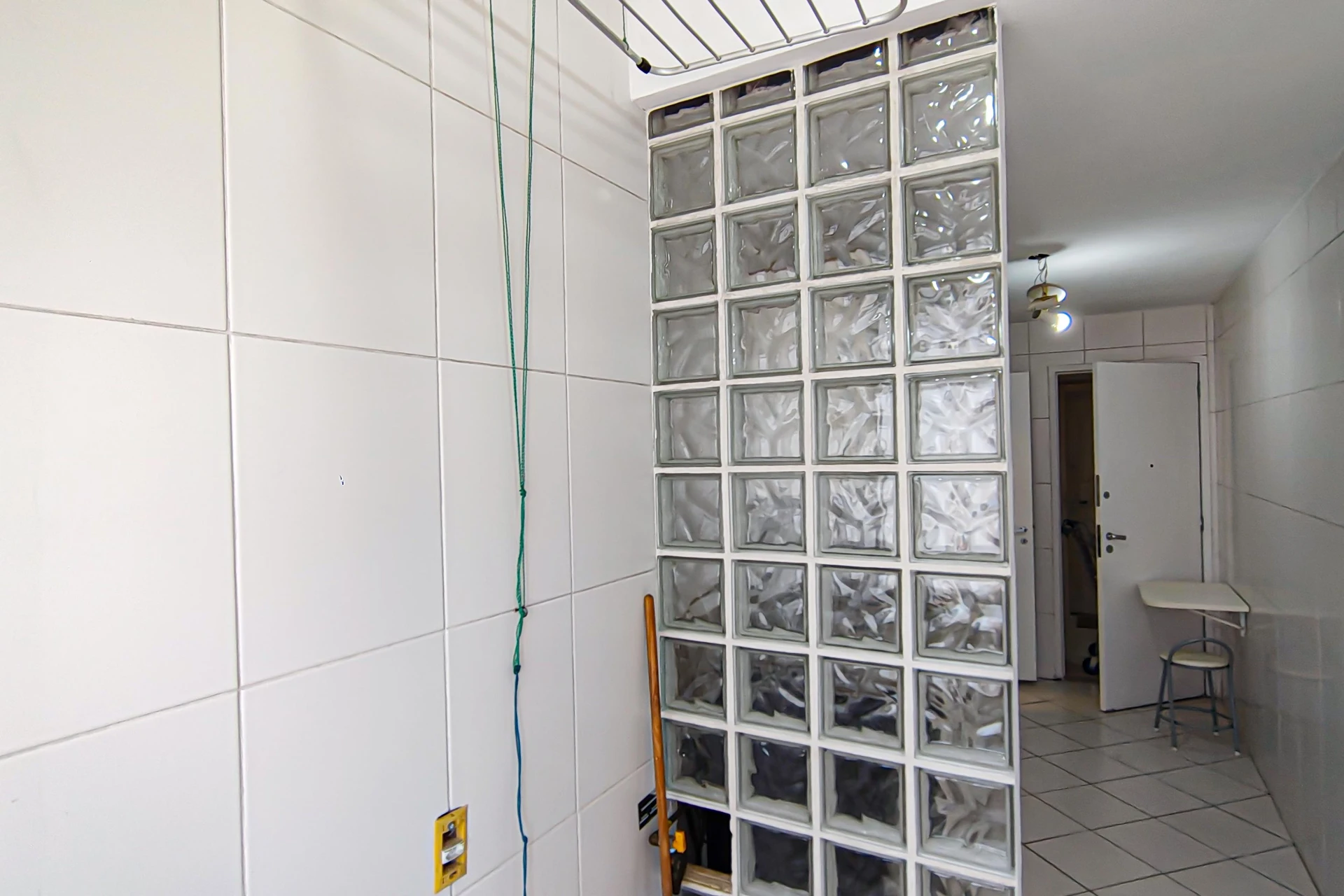 3-bedroom apartment in a building with a gym — photo 31