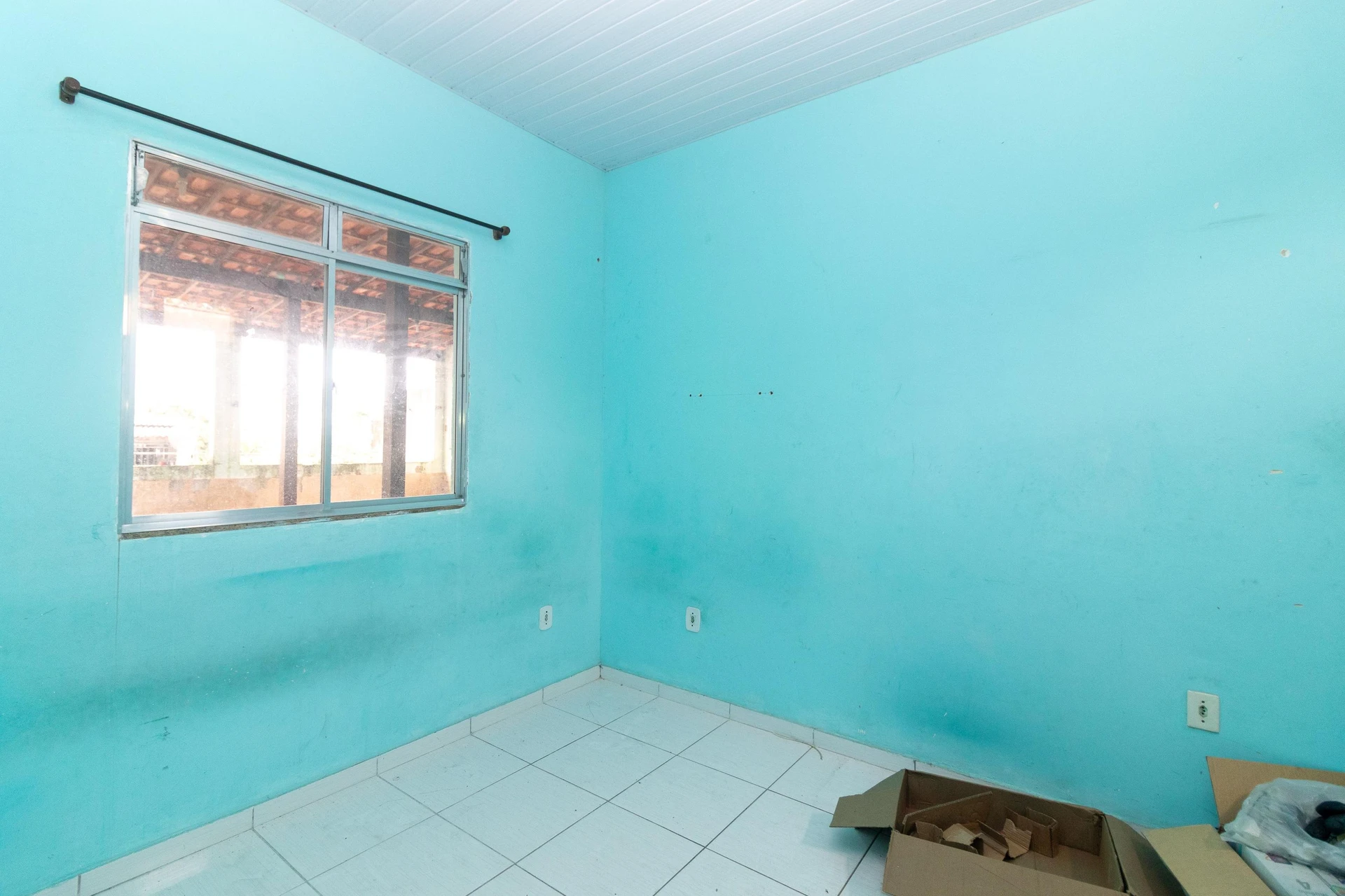 Glass-enclosed balcony in a 3-bedroom house, 110 m² — photo 16