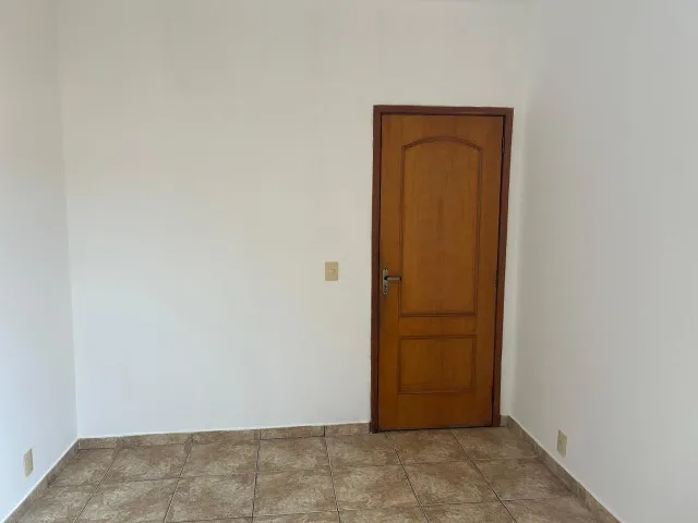Casa sem mobília com cozinha fechada e terraço — photo 16