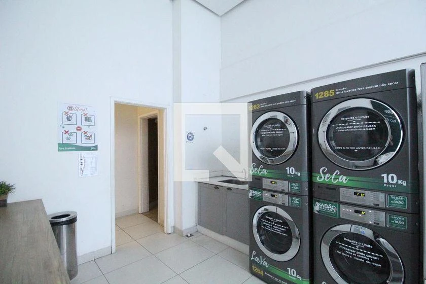 Furnished studio, 28 m², with a glass-enclosed balcony — photo 27