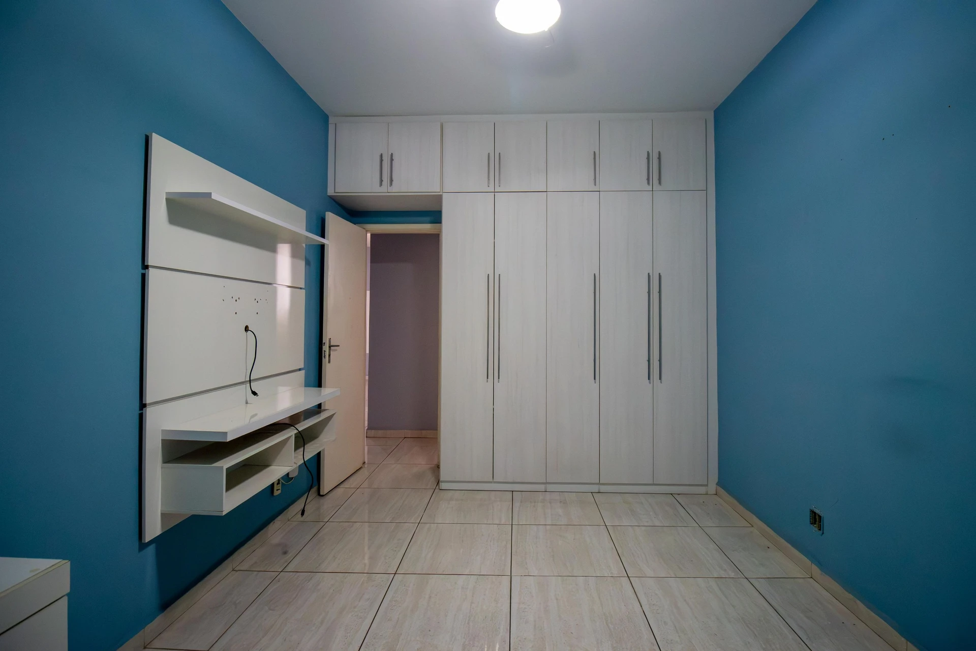 2-bedroom apartment with floor-to-ceiling windows — photo 4