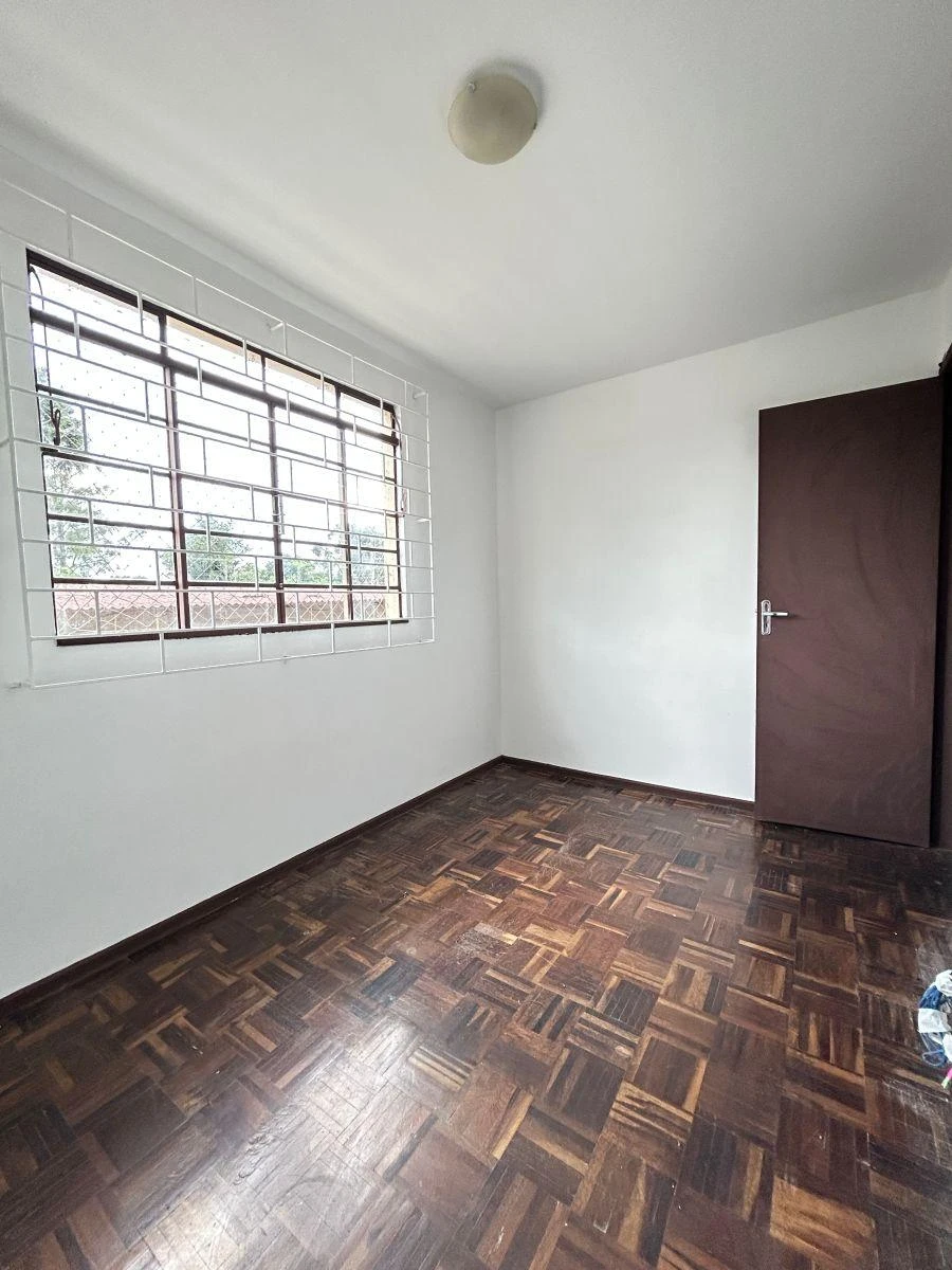 Apartamento de 3 quartos com piso de madeira ou laminado — photo 14