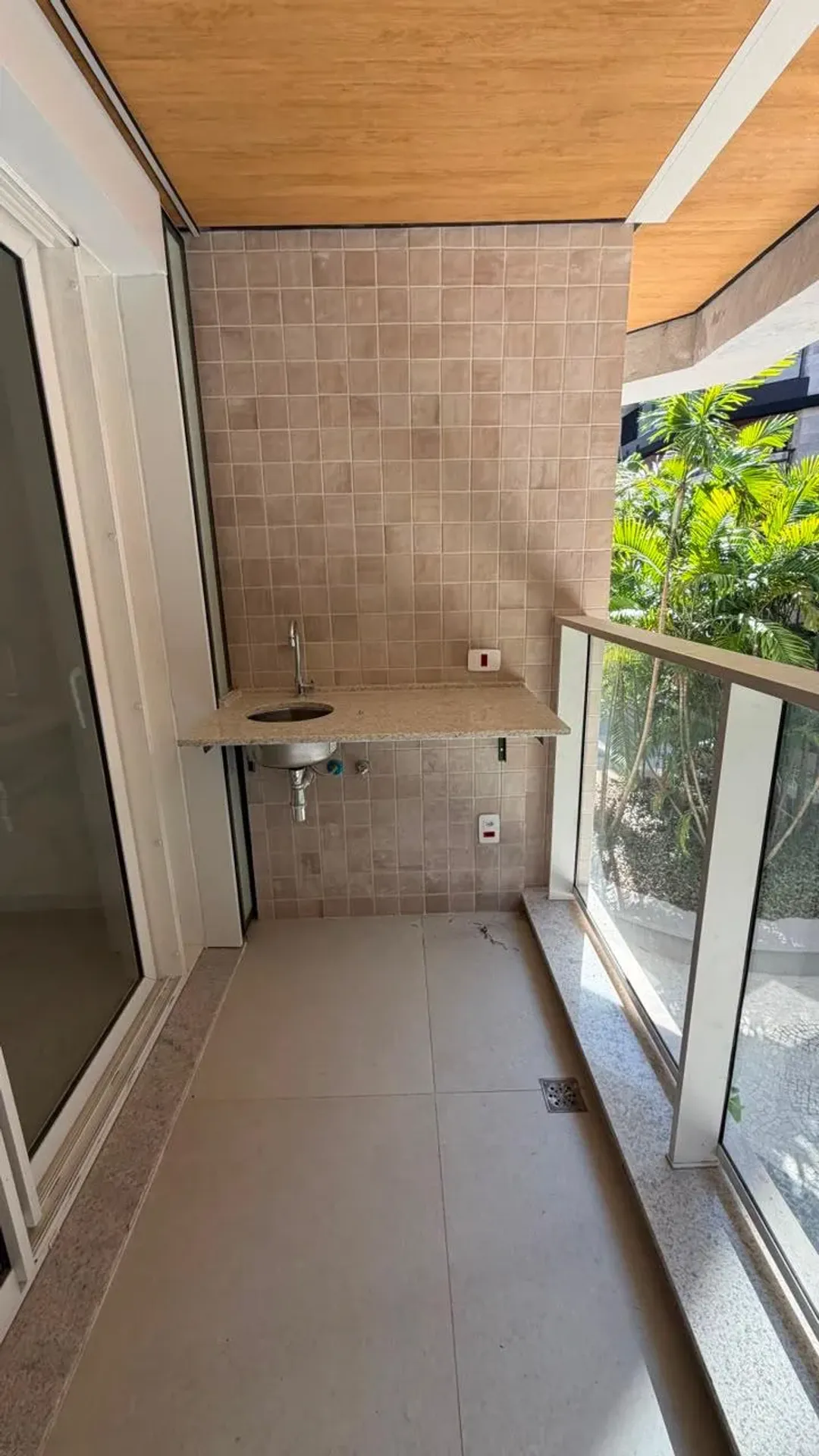 2-bedroom apartment with a grill on the balcony — photo 11