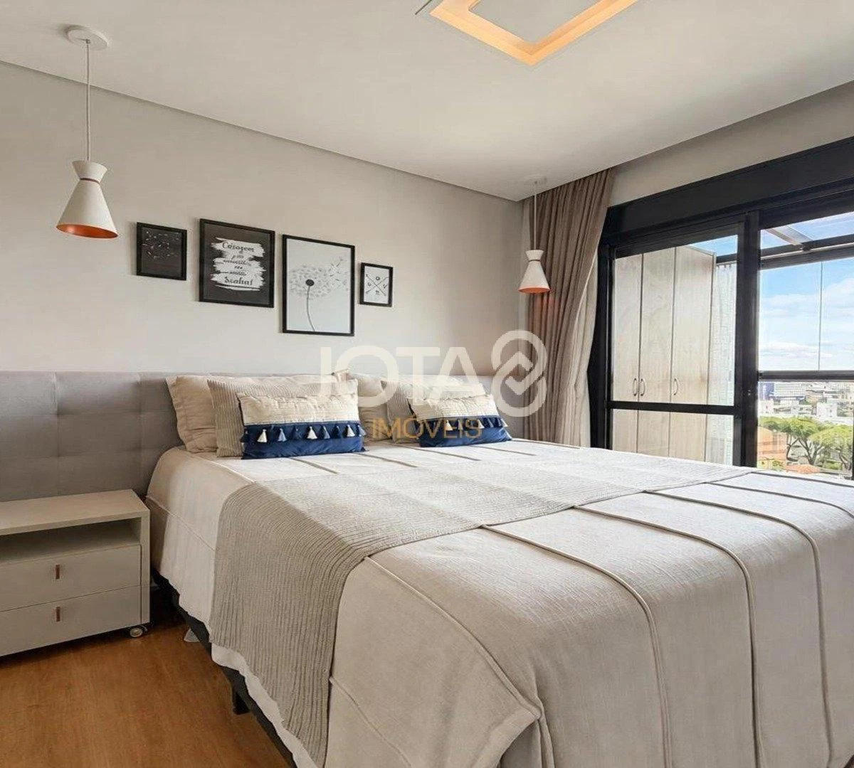 Floor-to-ceiling windows in a 3-bedroom apartment, 150 m² — photo 43