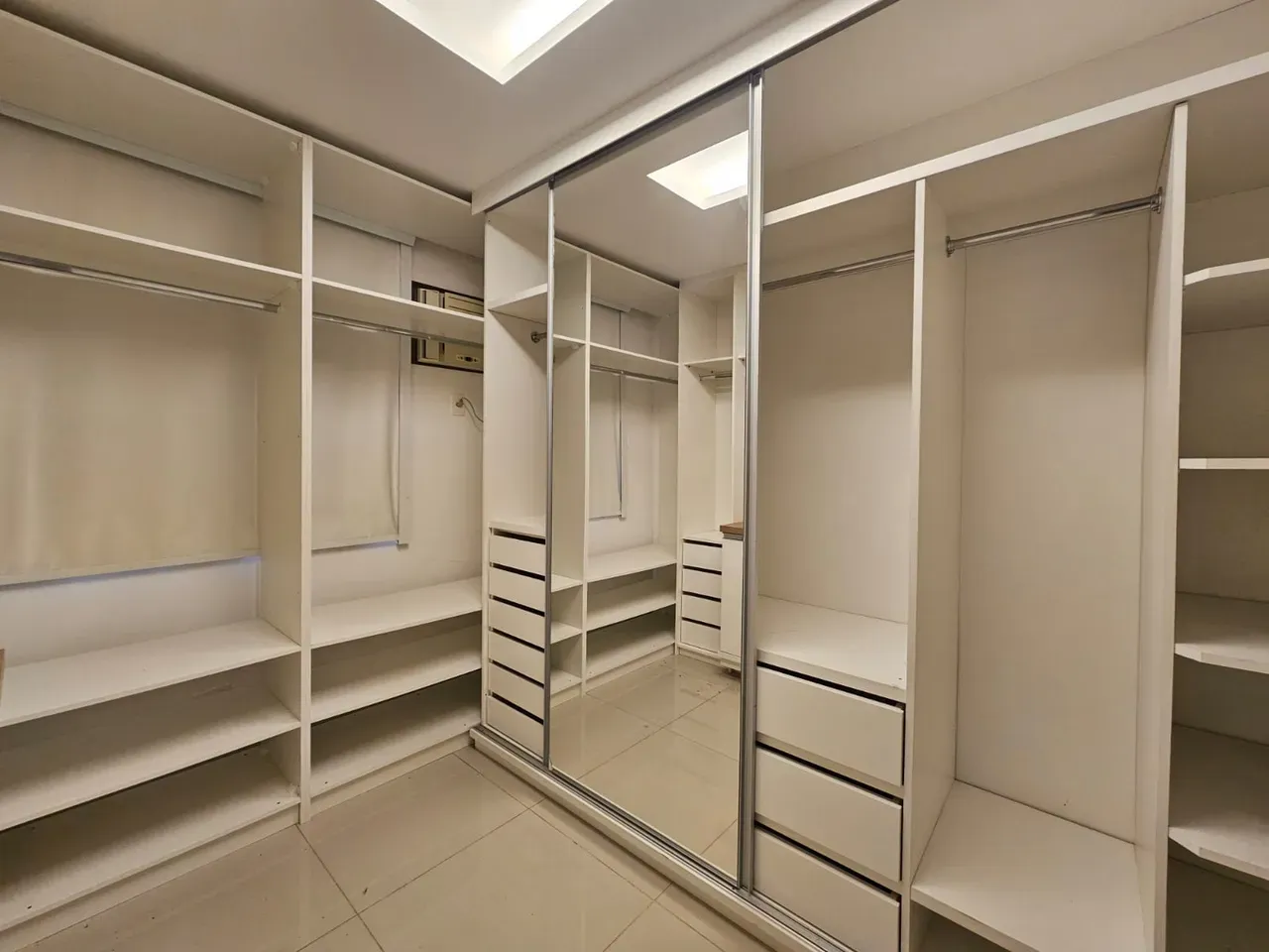 Apartment with separate gas kitchen and 4 bathrooms — photo 18