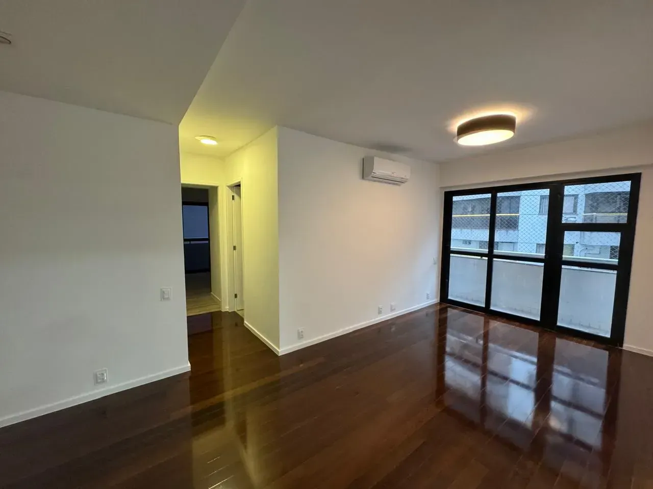 Rental apartment with 3 bedrooms and a glassed-in balcony — photo 5