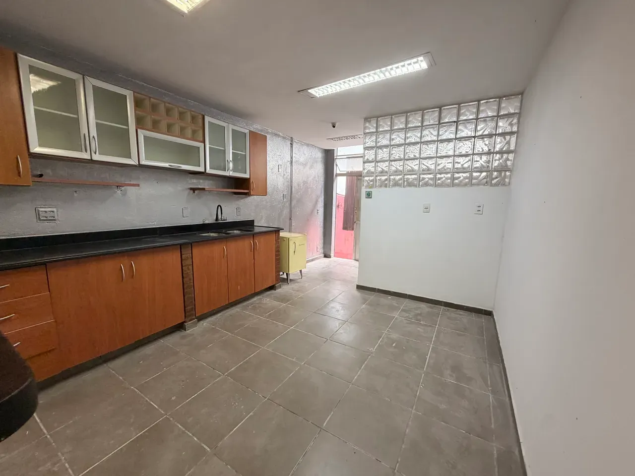 4-bedroom house with a bathtub in Rio de Janeiro — photo 32