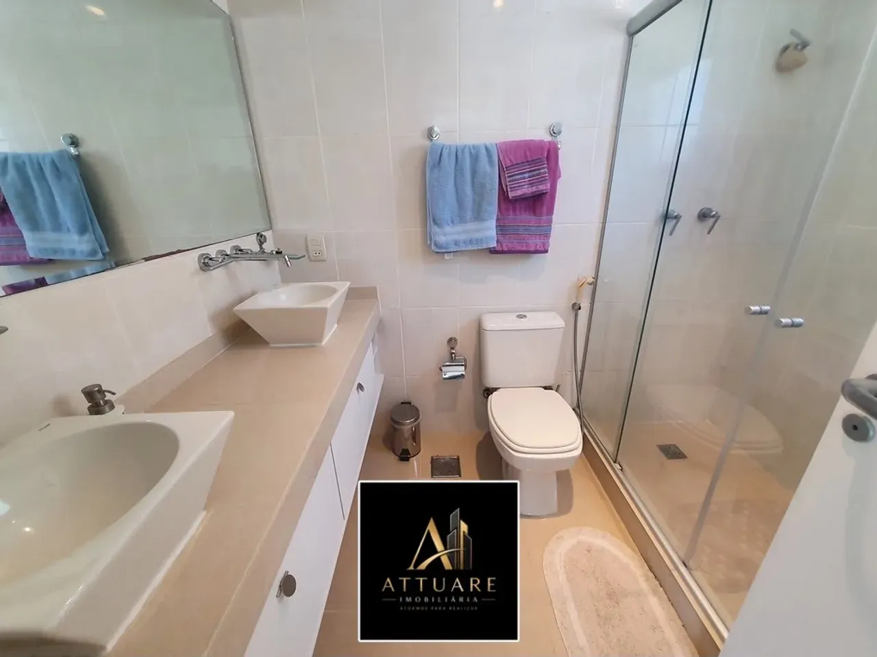 Furnished triplex house with 6 bedrooms and 3 en-suites